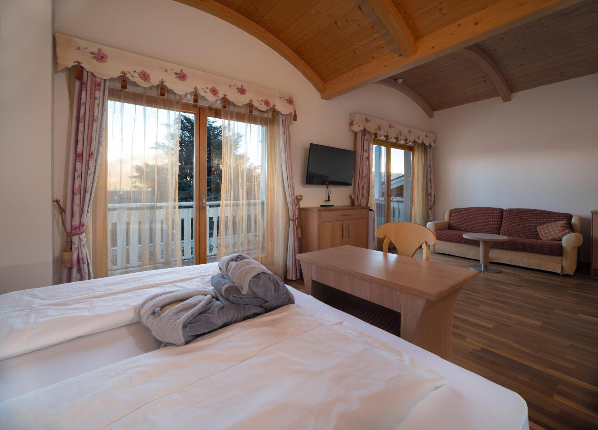 Hotel Weingarten Appiano Sulla Strada Del Vino Exterior foto